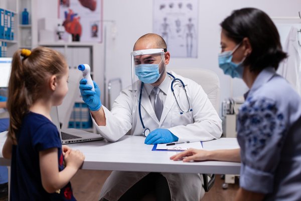 How can UK pediatric dermatologists effectively treat severe diaper rash in infants?